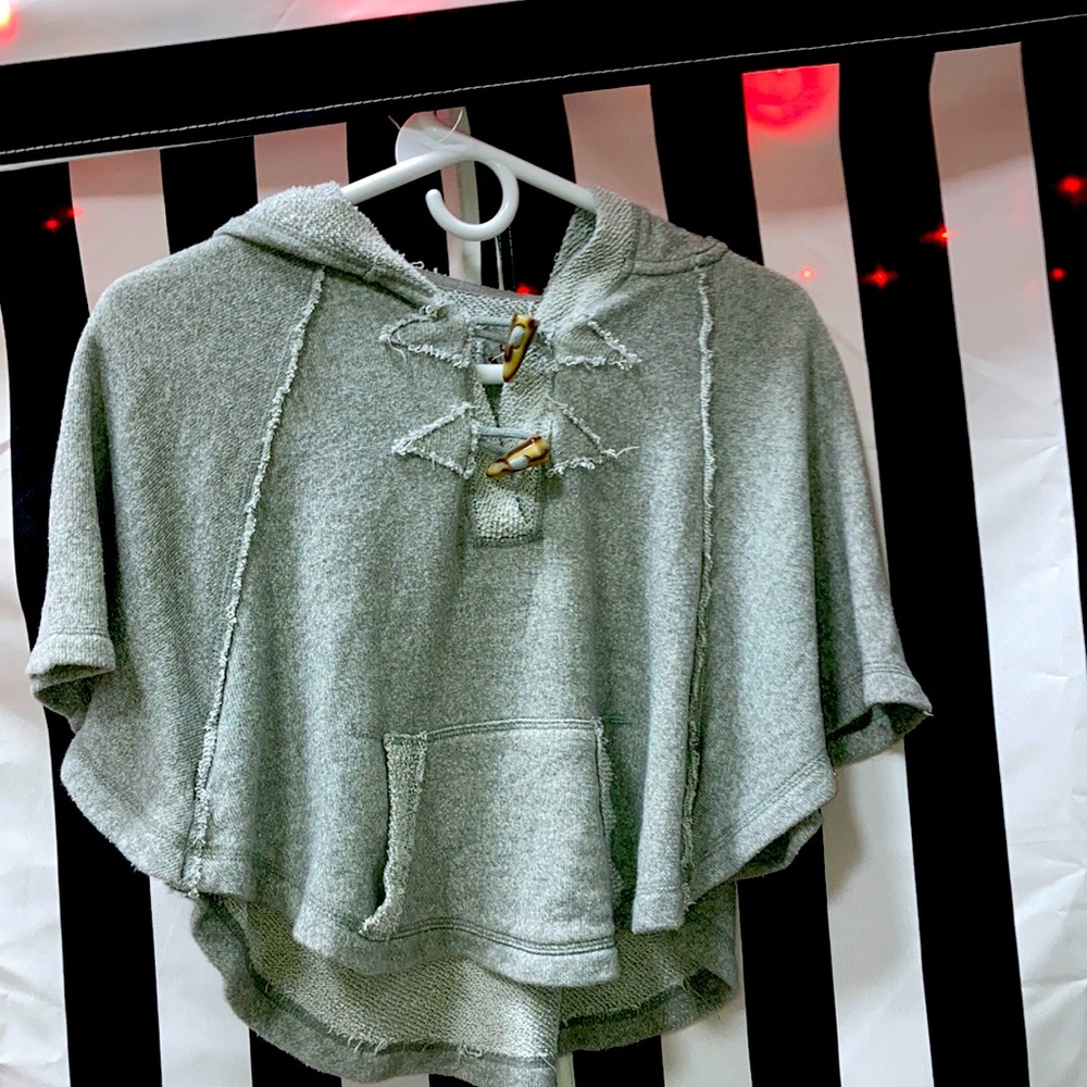 Grey short sleeve sweater